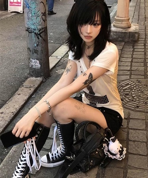 ViViDAY(ビビデー)の「十字架透けtシャツ(Tシャツ/カットソー・レディース・ブラック/ホワイト・M)」の18枚目の写真