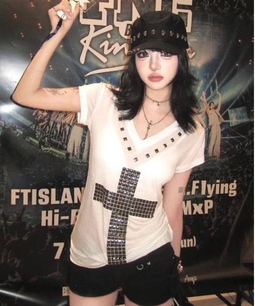ViViDAY(ビビデー)の「十字架透けtシャツ(Tシャツ/カットソー・レディース・ブラック/ホワイト・M)」の21枚目の写真
