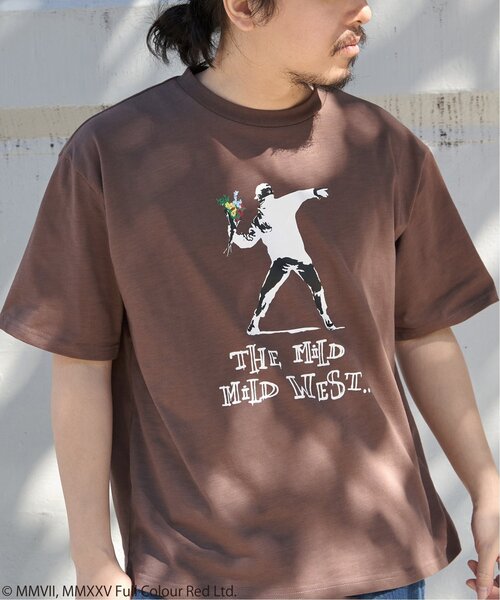 VENCEEXCHANGE(ヴァンスエクスチェンジ)の「【接触冷感】Banksy バンクシー Love is in the Air プリントT(Tシャツ/カットソー・メンズ・ブラック/ブラウン/アイボリー・LL/L/M)」の9枚目の写真