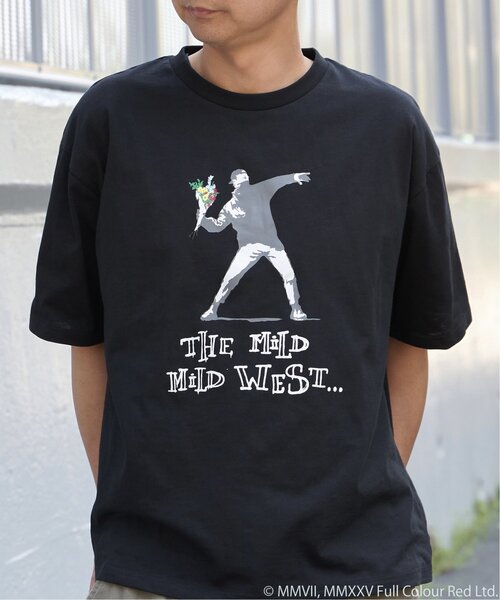VENCEEXCHANGE(ヴァンスエクスチェンジ)の「【接触冷感】Banksy バンクシー Love is in the Air プリントT(Tシャツ/カットソー・メンズ・ブラック/ブラウン/アイボリー・LL/L/M)」の13枚目の写真