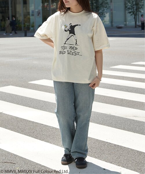 VENCEEXCHANGE(ヴァンスエクスチェンジ)の「【接触冷感】Banksy バンクシー Love is in the Air プリントT(Tシャツ/カットソー・メンズ・ブラック/ブラウン/アイボリー・LL/L/M)」の15枚目の写真