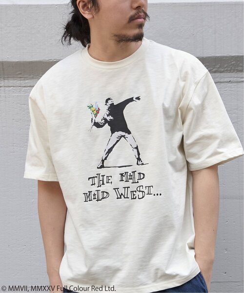 VENCEEXCHANGE(ヴァンスエクスチェンジ)の「【接触冷感】Banksy バンクシー Love is in the Air プリントT(Tシャツ/カットソー・メンズ・ブラック/ブラウン/アイボリー・LL/L/M)」の20枚目の写真