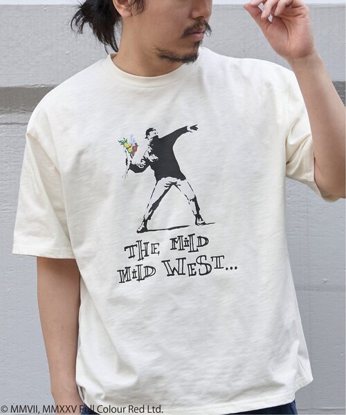 VENCEEXCHANGE(ヴァンスエクスチェンジ)の「【接触冷感】Banksy バンクシー Love is in the Air プリントT(Tシャツ/カットソー・メンズ・ブラック/ブラウン/アイボリー・LL/L/M)」の22枚目の写真