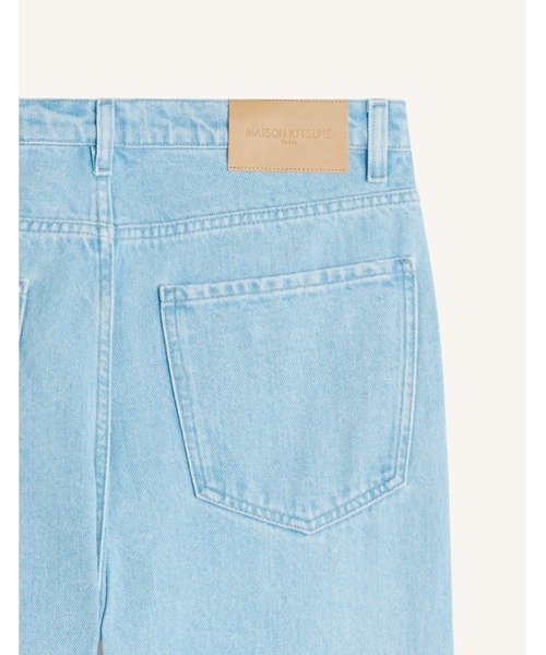 Maison Kitsune(メゾンキツネ)の「WIDE JEANS(デニムパンツ・メンズ・ライトインディゴブルー・30/29/28/34/33/32)」の3枚目の写真