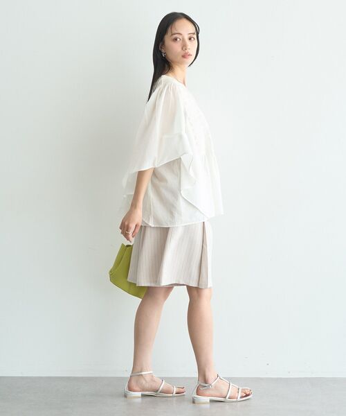earth music&ecology(アースミュージックアンドエコロジー)の「レース&ピンタックポンチョ(シャツ/ブラウス・レディース・ブラック/オフホワイト・FREE)」の7枚目の写真