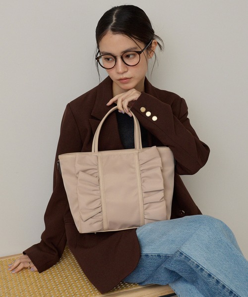 GUSCIO（グッシオ）の「【グッシオゴールド】otonaSWEET掲載商品　フリル２WAYトートバッグ（ショルダーバッグ・レディース・ピンクベージュ/ブラック/ネイビー・FREE）」の3枚目の写真