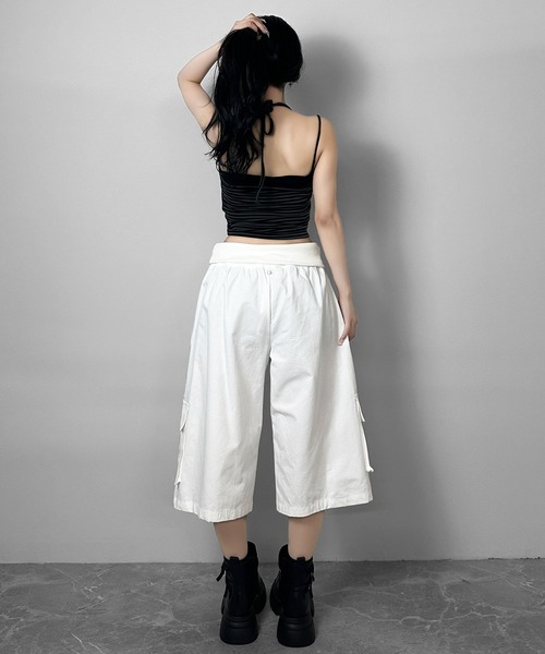 FOLLOWIN(フォロウィン)の「【 UNISEX 】折り返しリブウエストレイヤーカーゴハーフパンツ(カーゴパンツ・レディース・ホワイト/ブラック・FREE)」の10枚目の写真
