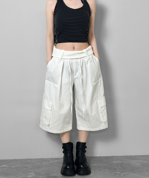 FOLLOWIN(フォロウィン)の「【 UNISEX 】折り返しリブウエストレイヤーカーゴハーフパンツ(カーゴパンツ・レディース・ホワイト/ブラック・FREE)」の3枚目の写真