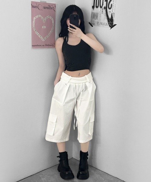 FOLLOWIN(フォロウィン)の「【 UNISEX 】折り返しリブウエストレイヤーカーゴハーフパンツ(カーゴパンツ・レディース・ホワイト/ブラック・FREE)」の6枚目の写真