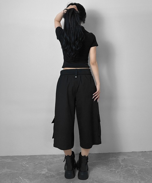 FOLLOWIN(フォロウィン)の「【 UNISEX 】折り返しリブウエストレイヤーカーゴハーフパンツ(カーゴパンツ・レディース・ホワイト/ブラック・FREE)」の20枚目の写真
