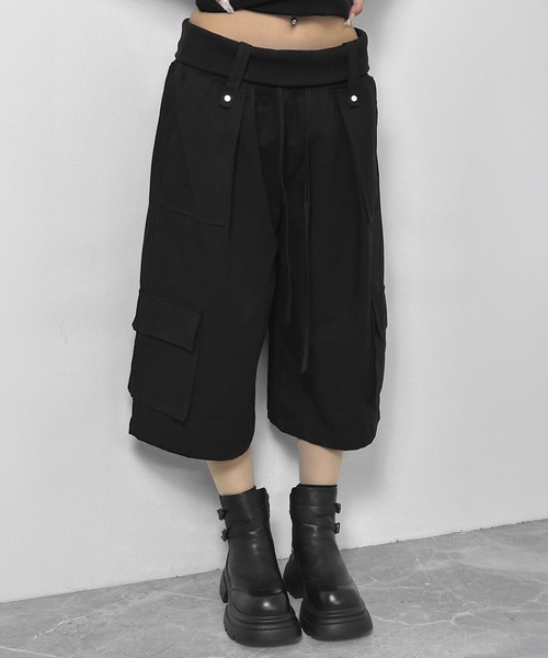 FOLLOWIN(フォロウィン)の「【 UNISEX 】折り返しリブウエストレイヤーカーゴハーフパンツ(カーゴパンツ・レディース・ホワイト/ブラック・FREE)」の13枚目の写真