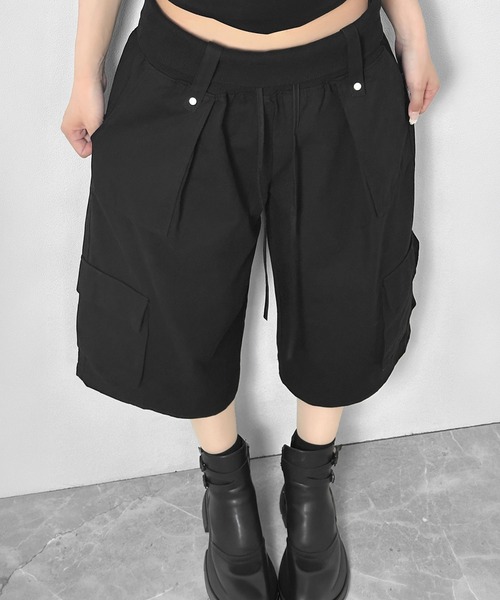 FOLLOWIN(フォロウィン)の「【 UNISEX 】折り返しリブウエストレイヤーカーゴハーフパンツ(カーゴパンツ・レディース・ホワイト/ブラック・FREE)」の14枚目の写真