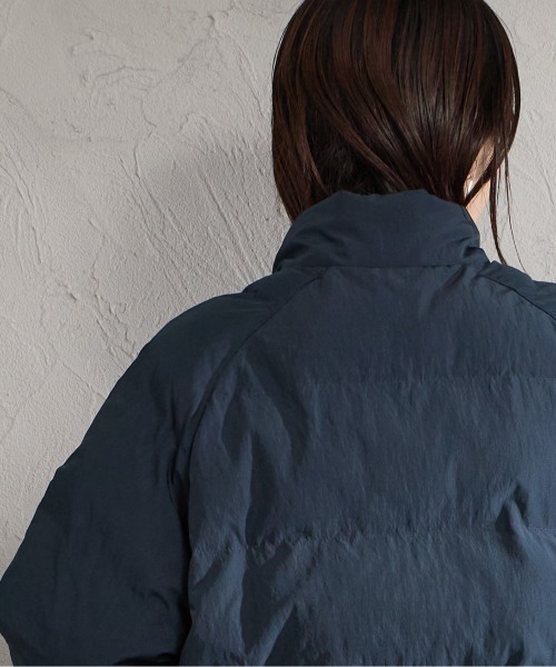 FRED PERRY（フレッドペリー）の「【WEB先行予約】[FRED PERRY/フレッドペリー] ラグランスリーブ 中綿ジャケット（ブルゾン・レディース・オフホワイト/ネイビー・10）」の17枚目の写真