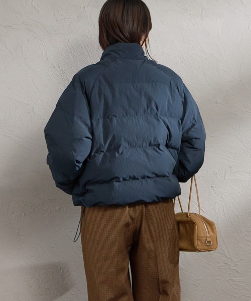 FRED PERRY（フレッドペリー）の「【WEB先行予約】[FRED PERRY/フレッドペリー] ラグランスリーブ 中綿ジャケット（ブルゾン・レディース・オフホワイト/ネイビー・10）」の22枚目の写真