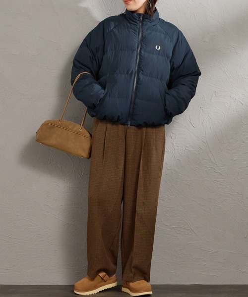 FRED PERRY（フレッドペリー）の「【WEB先行予約】[FRED PERRY/フレッドペリー] ラグランスリーブ 中綿ジャケット（ブルゾン・レディース・オフホワイト/ネイビー・10）」の21枚目の写真