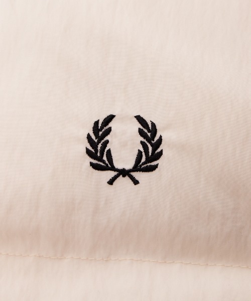 FRED PERRY（フレッドペリー）の「【WEB先行予約】[FRED PERRY/フレッドペリー] ラグランスリーブ 中綿ジャケット（ブルゾン・レディース・オフホワイト/ネイビー・10）」の14枚目の写真