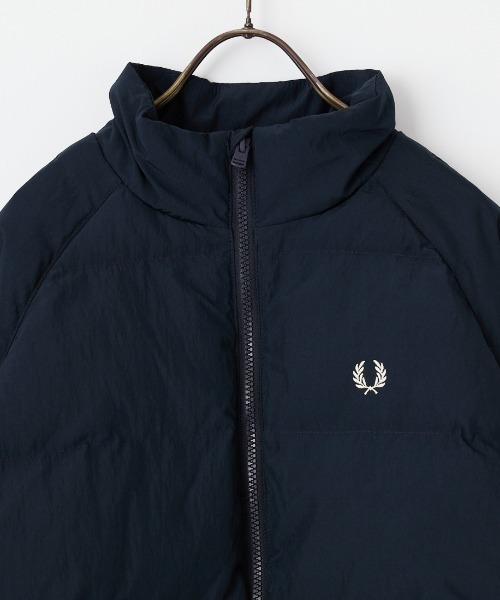 FRED PERRY（フレッドペリー）の「【WEB先行予約】[FRED PERRY/フレッドペリー] ラグランスリーブ 中綿ジャケット（ブルゾン・レディース・オフホワイト/ネイビー・10）」の10枚目の写真