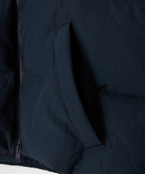 FRED PERRY（フレッドペリー）の「【WEB先行予約】[FRED PERRY/フレッドペリー] ラグランスリーブ 中綿ジャケット（ブルゾン・レディース・オフホワイト/ネイビー・10）」の8枚目の写真