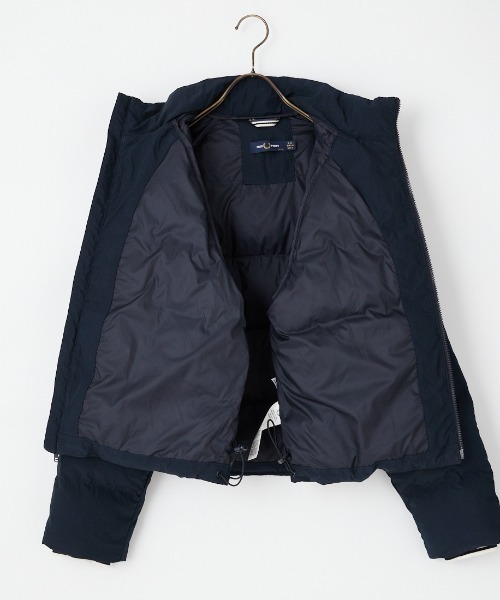 FRED PERRY（フレッドペリー）の「【WEB先行予約】[FRED PERRY/フレッドペリー] ラグランスリーブ 中綿ジャケット（ブルゾン・レディース・オフホワイト/ネイビー・10）」の6枚目の写真