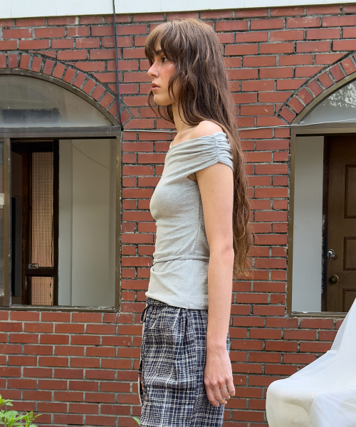 DIAGONAL(ダイアゴナル)の「STRING OFF SHOULDER TOP (melange grey)(Tシャツ/カットソー・レディース・その他・FREE)」の2枚目の写真