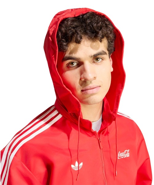 adidas(アディダス)の「adidas COCA COLA CLASSIC SPORT NYLON PARKA / アディダス コカ コーラ クラシック スポーツ ナイロン パーカー(ナイロンジャケット・メンズ・レッド・XL/L/M/S/XXL)」の3枚目の写真
