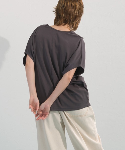 OMNES（オムネス）の「リブVネックタック半袖Tシャツ（Tシャツ/カットソー・レディース・グリーン/チャコールグレー/ライトグレー/ブラック・FREE）」の22枚目の写真