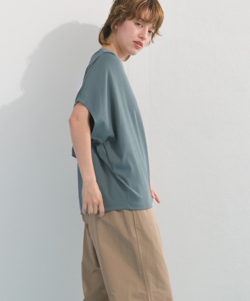 OMNES（オムネス）の「リブVネックタック半袖Tシャツ（Tシャツ/カットソー・レディース・グリーン/チャコールグレー/ライトグレー/ブラック・FREE）」の13枚目の写真