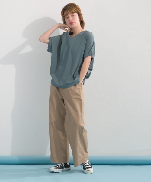 OMNES（オムネス）の「リブVネックタック半袖Tシャツ（Tシャツ/カットソー・レディース・グリーン/チャコールグレー/ライトグレー/ブラック・FREE）」の11枚目の写真