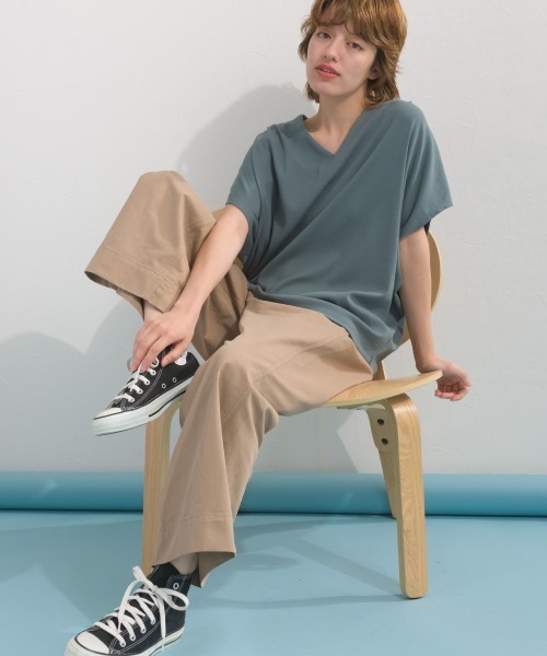 OMNES（オムネス）の「リブVネックタック半袖Tシャツ（Tシャツ/カットソー・レディース・グリーン/チャコールグレー/ライトグレー/ブラック・FREE）」の10枚目の写真