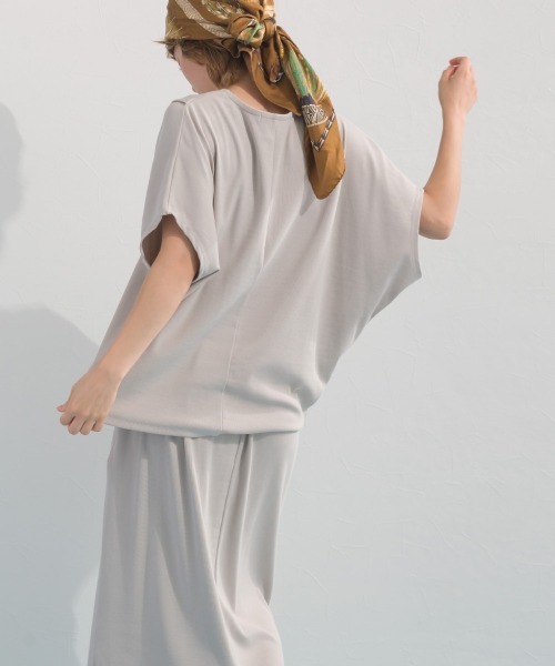 OMNES（オムネス）の「リブVネックタック半袖Tシャツ（Tシャツ/カットソー・レディース・グリーン/チャコールグレー/ライトグレー/ブラック・FREE）」の17枚目の写真