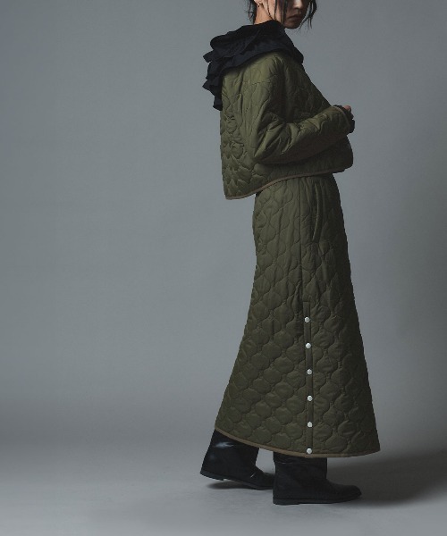 W:Huku(フーク)の「オニオン キルト サイド スリット スカート / Onion Quilted Side Slit Skirt(スカート・レディース・カーキ/ライトベージュ/ブラック・L/M)」の6枚目の写真