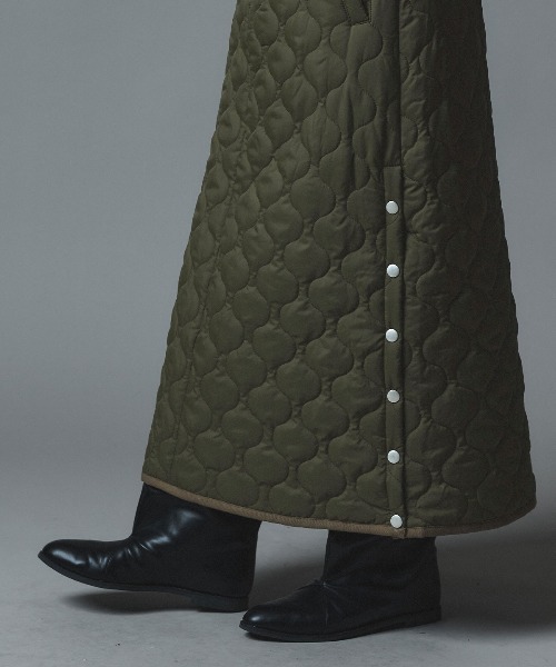 W:Huku(フーク)の「オニオン キルト サイド スリット スカート / Onion Quilted Side Slit Skirt(スカート・レディース・カーキ/ライトベージュ/ブラック・L/M)」の22枚目の写真