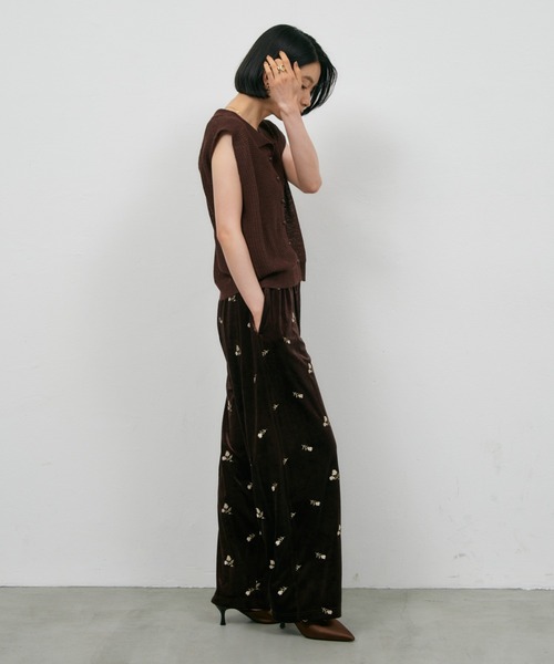 Shelly island(シェリーアイランド)の「フラワー刺繍ベロアパンツ(その他パンツ・レディース・ブラック/ブラウン・FREE)」の9枚目の写真