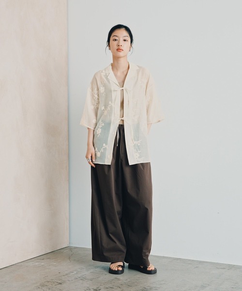LEPSIM(レプシィム)の「刺繍開襟リボンシャツSS 884914(シャツ/ブラウス・レディース・アイボリー/ブラック/グリーン・FREE)」の16枚目の写真