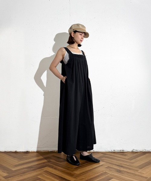 MAISON SELECT(メゾンセレクト)の「6C91 バックリボン ギャザーサロペット(つなぎ/オールインワン・レディース・ベージュ/ブラック・FREE)」の4枚目の写真