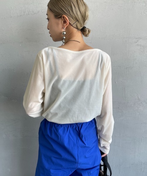 nenom（ネノム）の「[nenom/ネノム] シアーベロア ボートネックロングスリーブTシャツ（Tシャツ/カットソー・レディース・オフホワイト/ネイビー・F）」の10枚目の写真