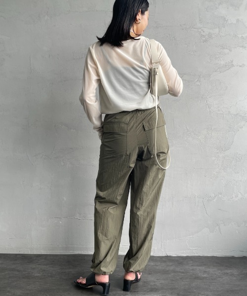nenom（ネノム）の「[nenom/ネノム] シアーベロア ボートネックロングスリーブTシャツ（Tシャツ/カットソー・レディース・オフホワイト/ネイビー・F）」の18枚目の写真