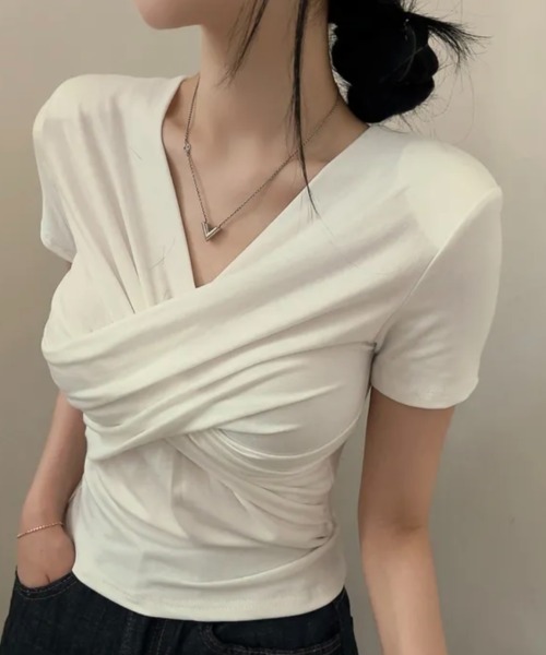 FAVORITO(ファヴォリート)の「クロスVネックトップス(Tシャツ/カットソー・レディース・ホワイト/ブラック・F)」の4枚目の写真