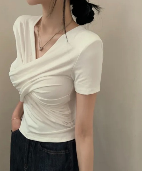 FAVORITO(ファヴォリート)の「クロスVネックトップス(Tシャツ/カットソー・レディース・ホワイト/ブラック・F)」の5枚目の写真