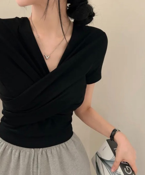 FAVORITO(ファヴォリート)の「クロスVネックトップス(Tシャツ/カットソー・レディース・ホワイト/ブラック・F)」の10枚目の写真