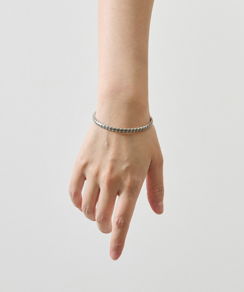 And A(アンドエー)の「And A アンドエー / SVPT BANGLE シルバー925プレーティングバングル / AA-BG-19(バングル/リストバンド・メンズ・シルバー・FREE)」の3枚目の写真
