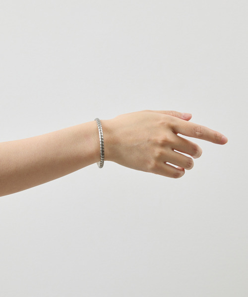And A(アンドエー)の「And A アンドエー / SVPT BANGLE シルバー925プレーティングバングル / AA-BG-19(バングル/リストバンド・メンズ・シルバー・FREE)」の13枚目の写真