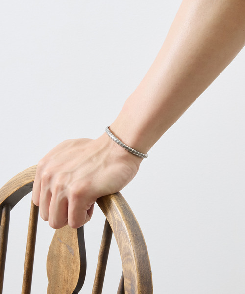 And A(アンドエー)の「And A アンドエー / SVPT BANGLE シルバー925プレーティングバングル / AA-BG-19(バングル/リストバンド・メンズ・シルバー・FREE)」の12枚目の写真
