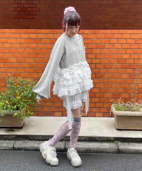 Candy Stripper(キャンディストリッパー)の「TOO MUCH RIBBON KNIT カーディガン(カーディガン/ボレロ・レディース・パープル系その他/ヘザーグレー/ピンク系その他3/ブラック・FREE)」の8枚目の写真