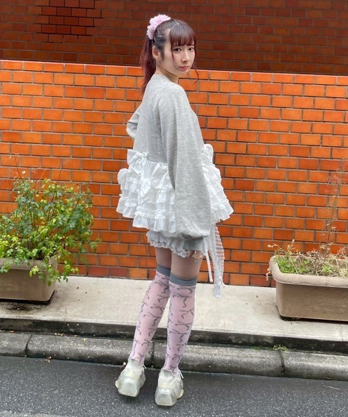Candy Stripper(キャンディストリッパー)の「TOO MUCH RIBBON KNIT カーディガン(カーディガン/ボレロ・レディース・パープル系その他/ヘザーグレー/ピンク系その他3/ブラック・FREE)」の9枚目の写真