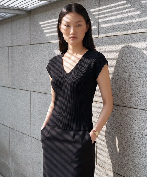 KIMDOH(キムド)の「Silenzio V-Neck Top Light Gray(ニット/セーター・レディース・ライトグレー/ブラック・FREE)」の5枚目の写真