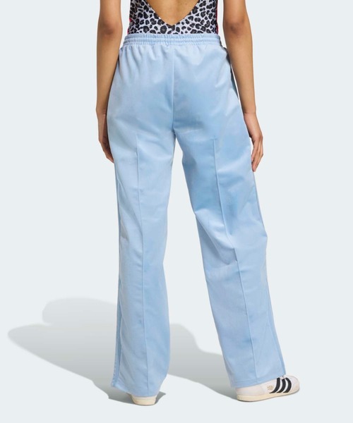 adidas(アディダス)の「アディカラー ベロア トラックパンツ / アディダスオリジナルス adidas Originals(スウェットパンツ・レディース・ブルー・XX-LARGE/LARGE/MEDIUM/SMALL/X-LARGE/X-SMALL)」の2枚目の写真