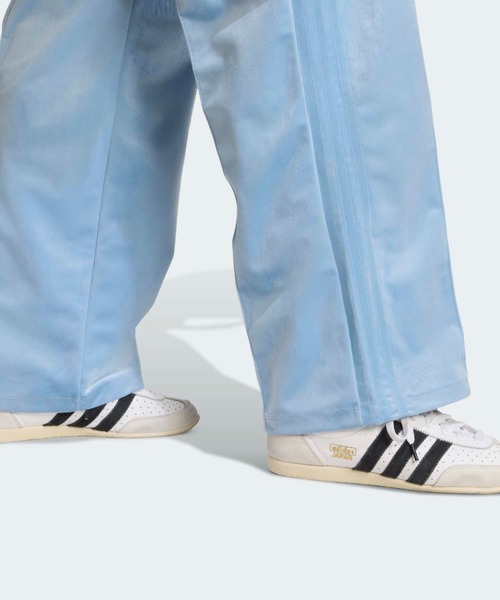 adidas(アディダス)の「アディカラー ベロア トラックパンツ / アディダスオリジナルス adidas Originals(スウェットパンツ・レディース・ブルー・XX-LARGE/LARGE/MEDIUM/SMALL/X-LARGE/X-SMALL)」の4枚目の写真