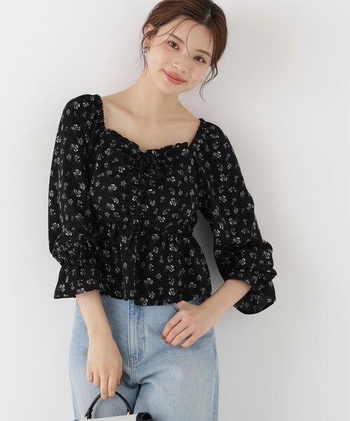 PROPORTION BODY DRESSING(プロポーションボディドレッシング)の「フラワーパターンギャザーブラウス / 1216210901(シャツ/ブラウス・レディース・ホワイト系その他/ブラック・FREE)」の1枚目の写真