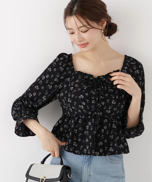 PROPORTION BODY DRESSING(プロポーションボディドレッシング)の「フラワーパターンギャザーブラウス / 1216210901(シャツ/ブラウス・レディース・ホワイト系その他/ブラック・FREE)」の3枚目の写真